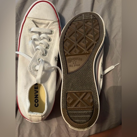 Womens low top converse, size 8.5 - Picture 2 of 3